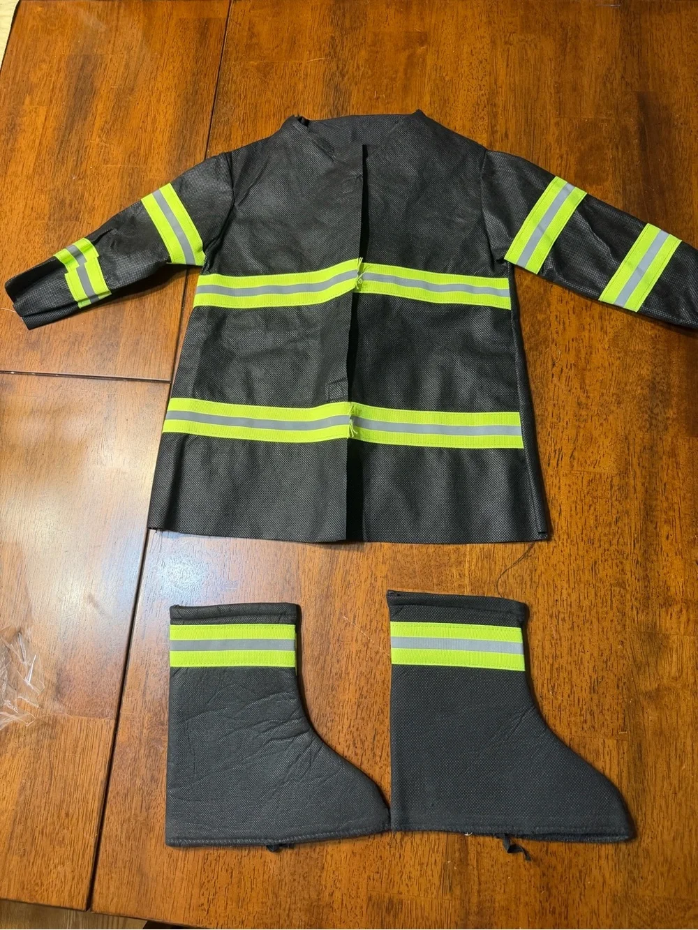Kids Navy Blue Police Officer & Fire chief Costumes. Size 3-4.  Halloween.
